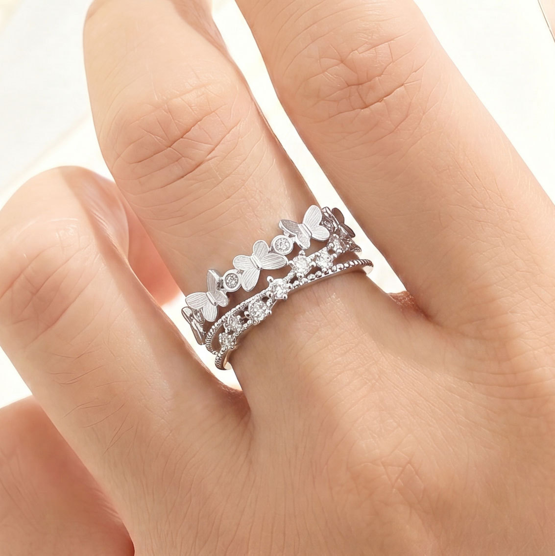 Nicho de lujo ligero mariposa de doble fila anillo de apertura de circonio aleación de cobre cepillado tridimensional premium sentido ajustable anillo de dedo índice