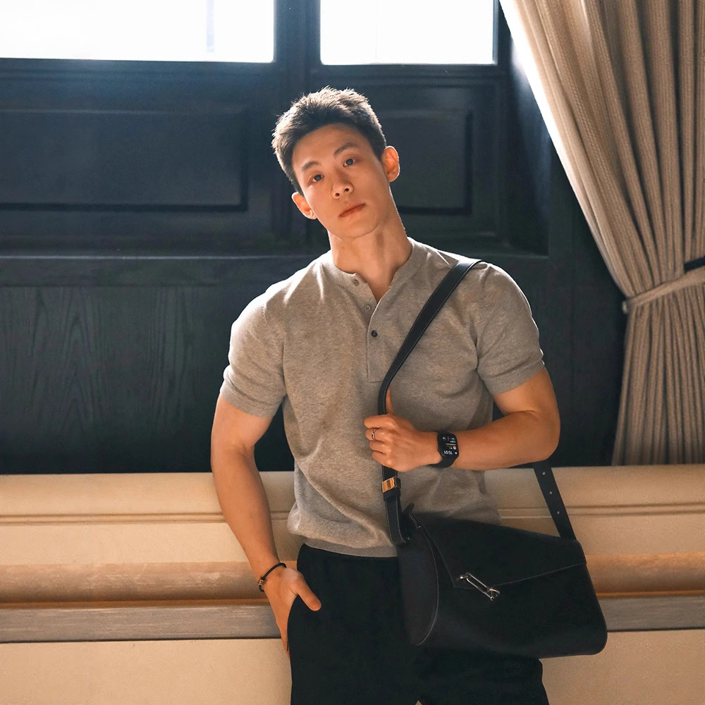 American fitness Henley collar short-sleeved polo shirt for men, summer off-the-shoulder, tight-fitting T-shirt with a strong and firm half-sleeve Specification image