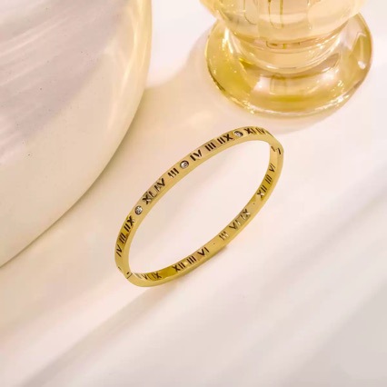 Cross-border European and American jewelry, titanium steel non-fading women's rose gold Roman numeral bracelet, hollowed-out personalized diamond-encrusted bracelet details Picture