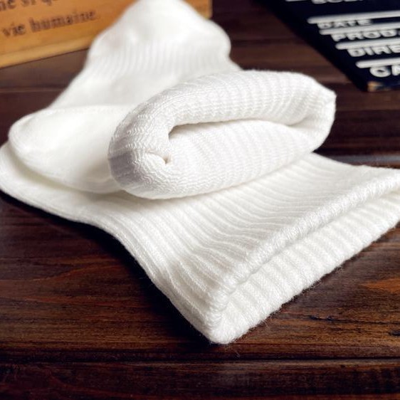 100% pure cotton Xinjiang cotton socks, men's and women's sports socks, black and white solid color, autumn and winter four seasons, student anti-odor short socks, couple Application Scenario