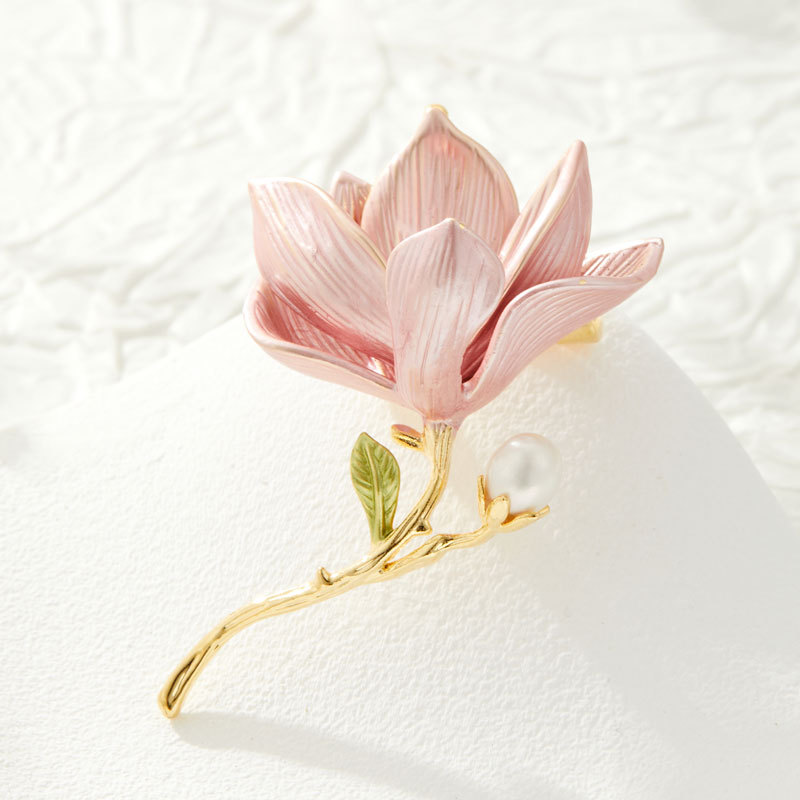 Exquisite pink magnolia flower brooch for women, fashionable and elegant enamel craftsmanship, high-end freshwater pearl brooch, traditional Chinese style brooch Application Scenario