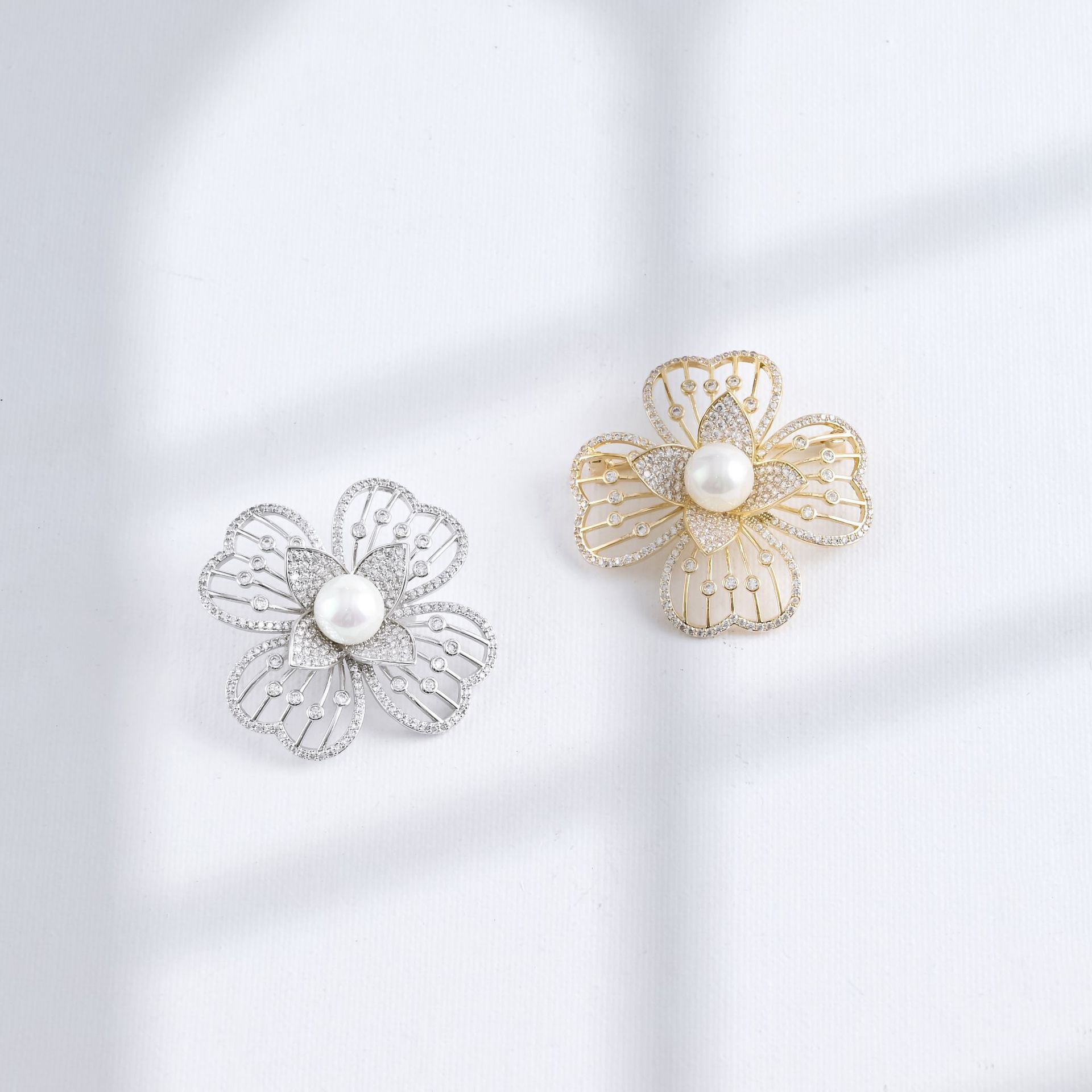 Personalized flower brooch women's ins light luxury five-layer gold-plated color retention zirconium-inlaid exquisite dress brooch trendy manufacturer full figure