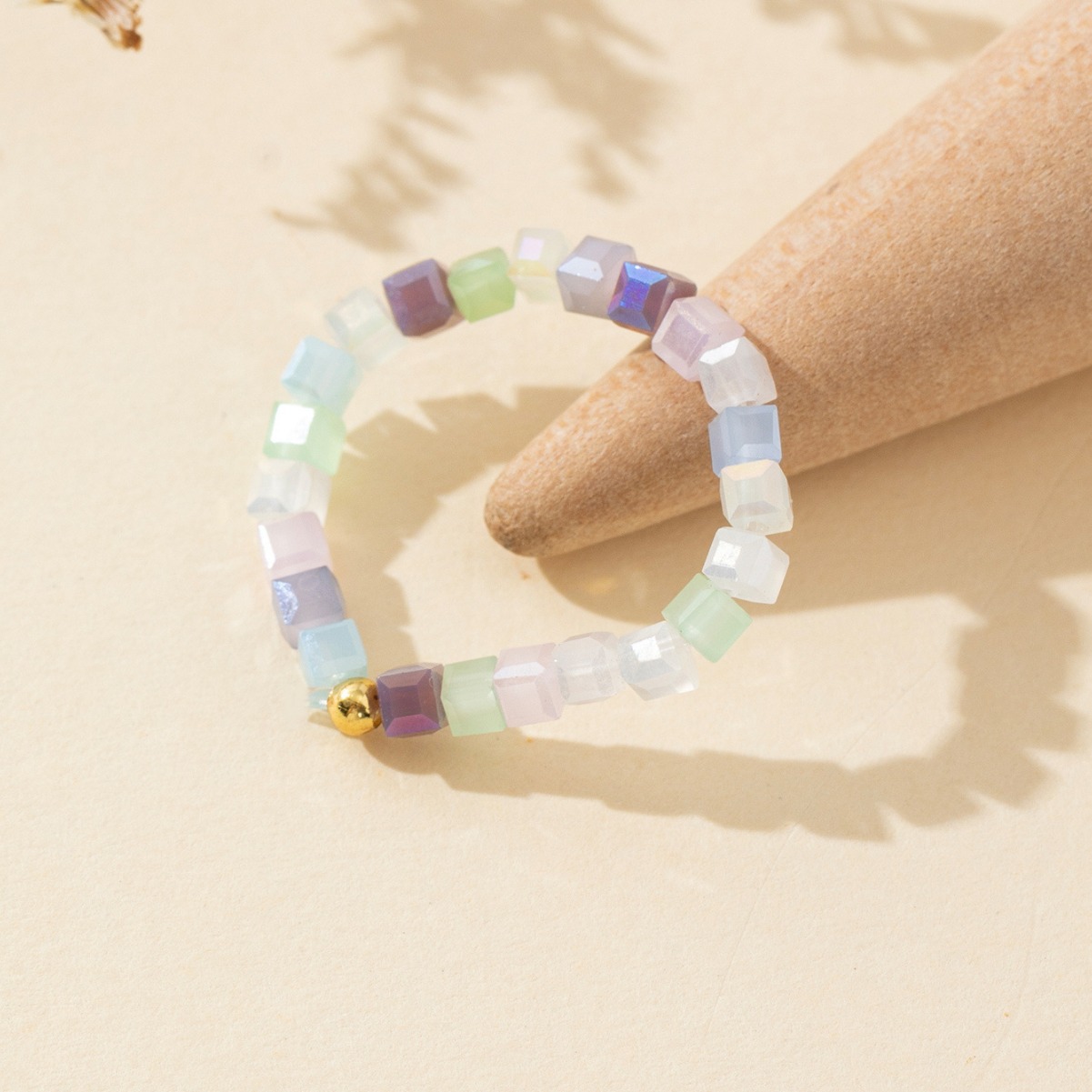 Fashionable gold bead small square crystal ring, women's niche personality, handcrafted beaded elastic ring, direct supply from the manufacturer Application Scenario