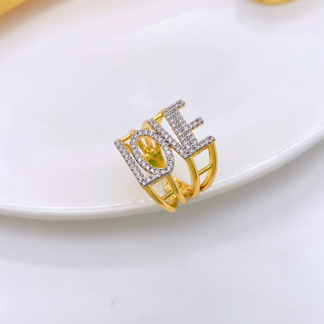 A full-diamond H ring set with light luxury sparkling diamonds and high-carbon diamonds, a classic and versatile light luxury ring style Application Scenario