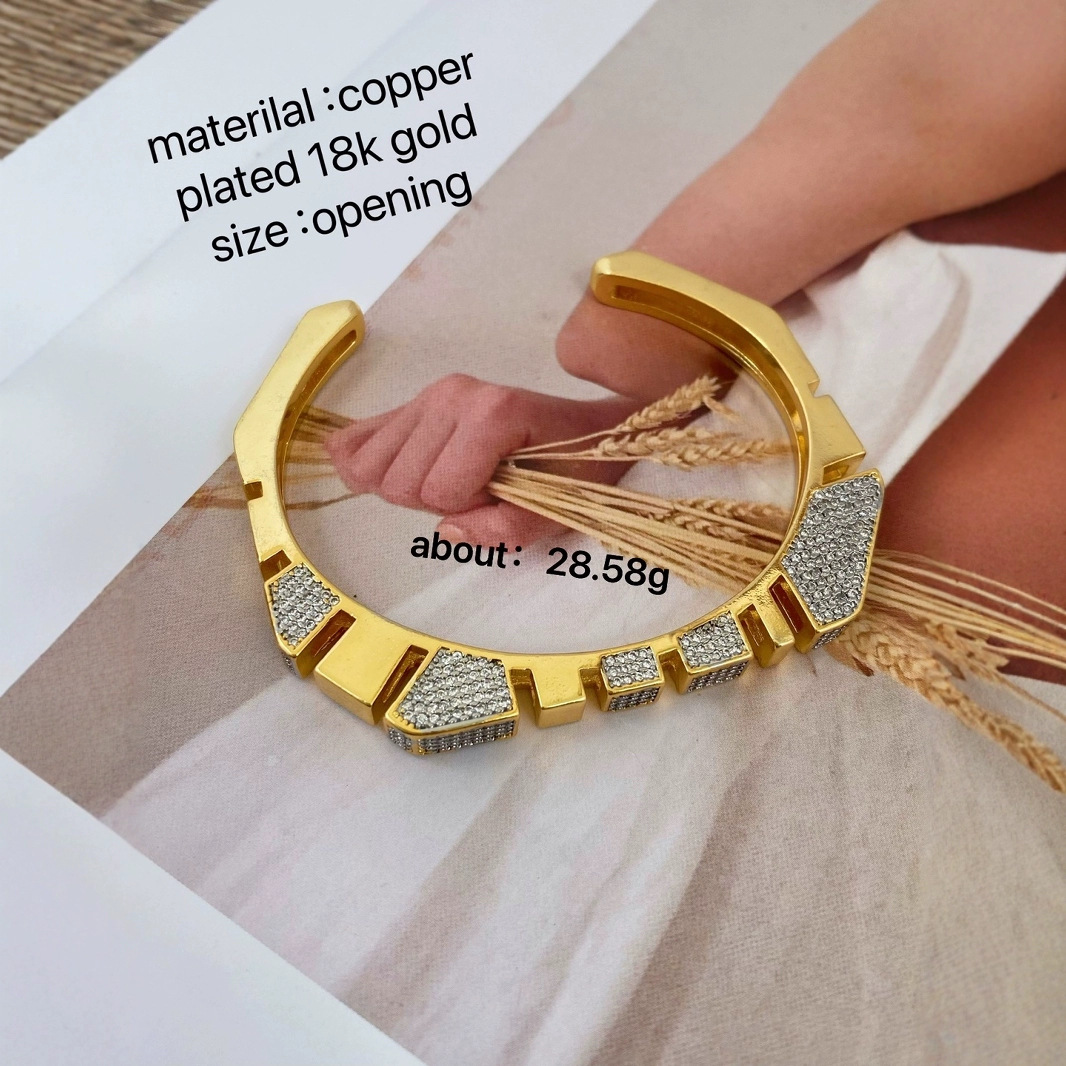 A popular cross-border light-luxury dual-color electroplated bracelet from Europe and America with adjustable openings, sold directly by the manufacturer Specification image