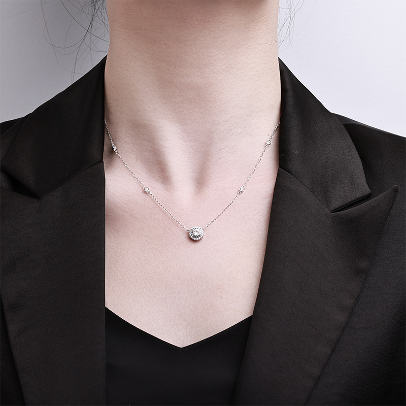 Zhuoheng Selects The Super Shiny Moissang Pure Silver Necklace, A New Pendant With A Light Luxury And Niche Design Sense For Women. A Birthday And Valentine's Day Gift For Your Girlfriend Specification drawing