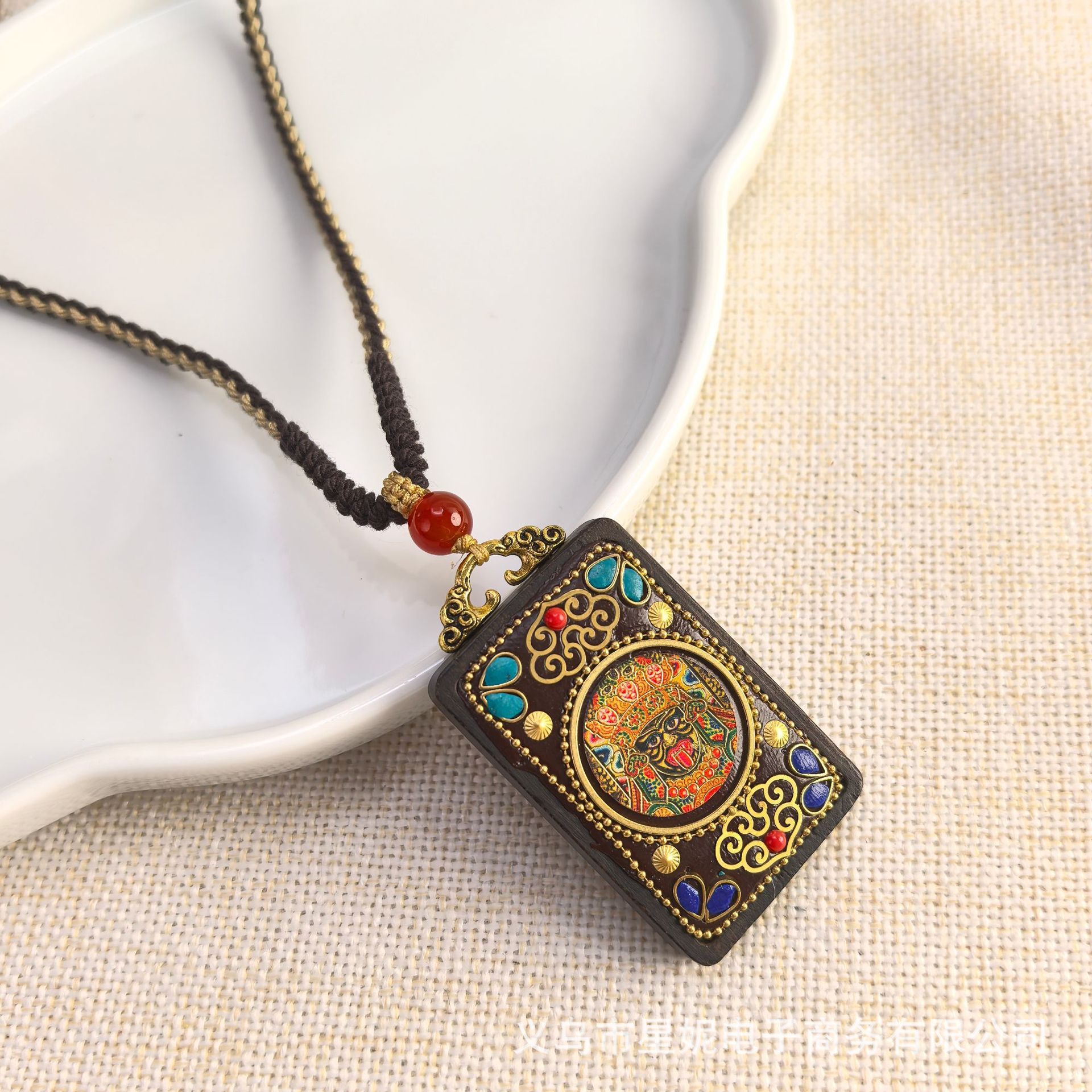 Nepalese Thangka pendant for men, green Tara Manjusri Bodhisattva, esandalwood Buddha amulet, retro necklace, sweater chain pendant for women Item Picture