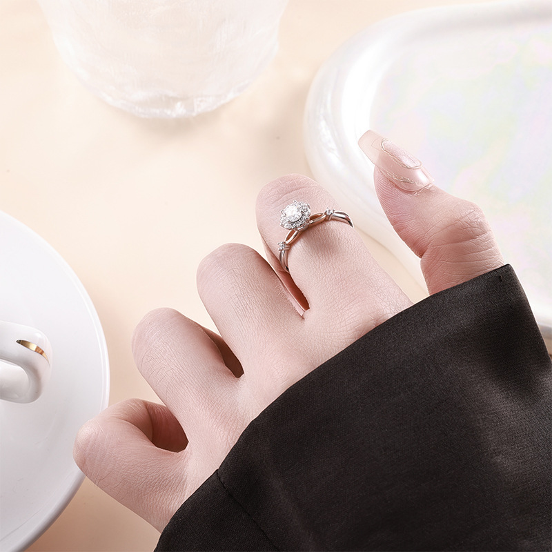 New quality jewelry model 925 silver moissanite 50-point ring, court lace ring, fashionable and light luxury style details Picture