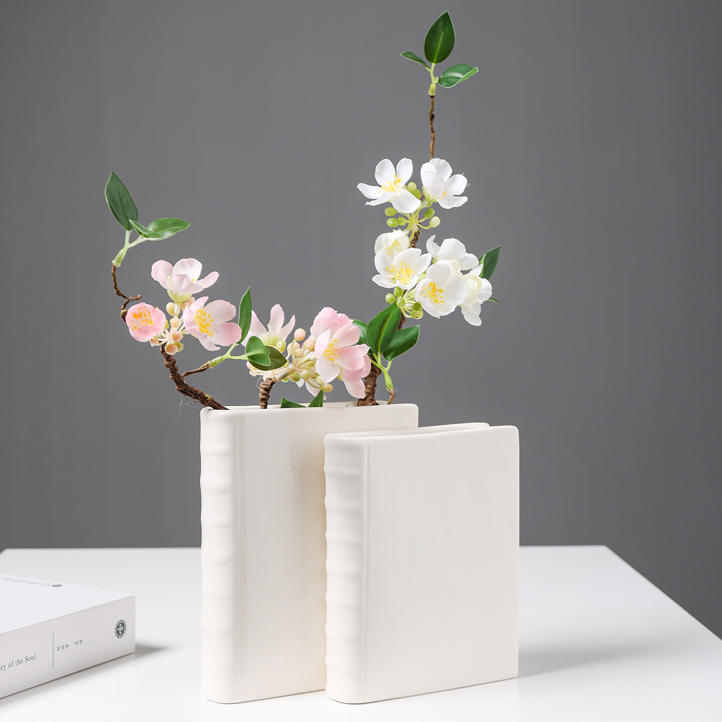 2025跨境创意陶瓷书本花瓶北欧白色亮面书形花瓶摆件酒店家居客厅玄关桌面装饰