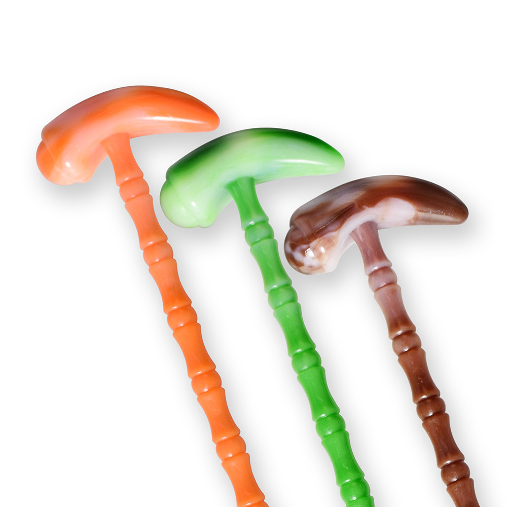 The jade-like horn massage hammer for scratching itching doesn't require help. It's a perfect tool for relieving itching and stress at home and in the office by tapping on muscle meridians Application Scenario