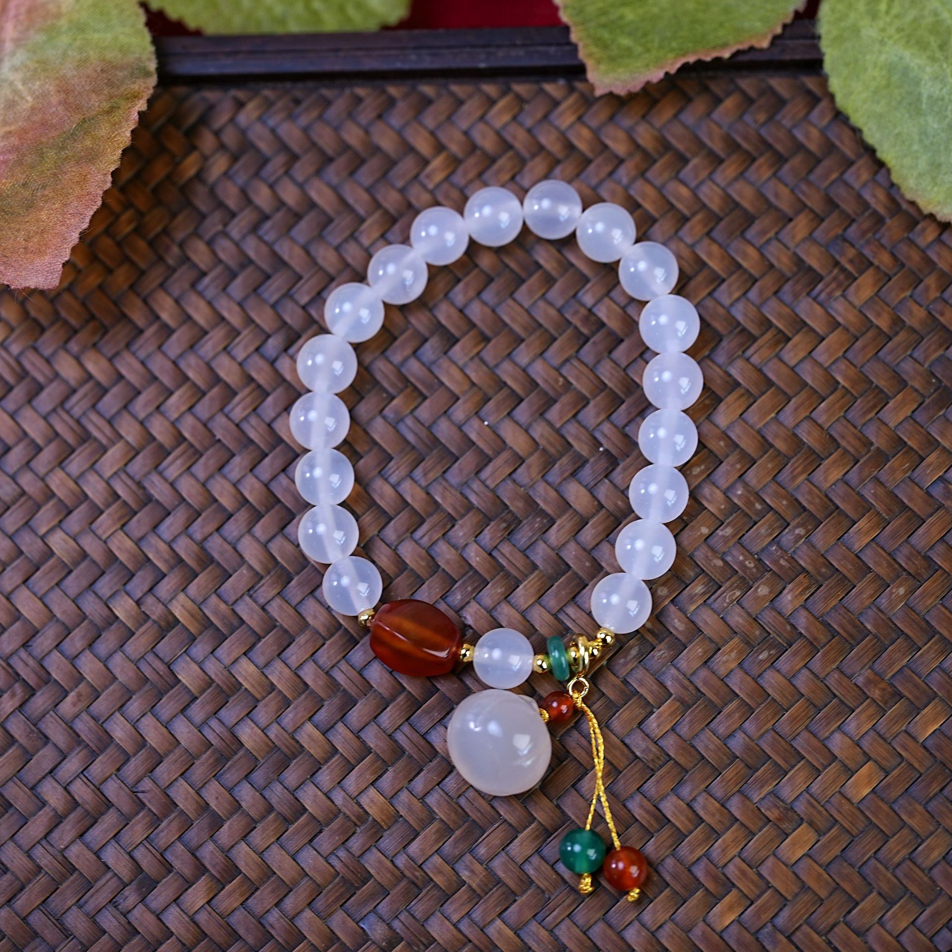 新中式白盐源玛瑙手串文玩时尚高级感女桃子吊坠玉髓手链串珠饰品详情图4