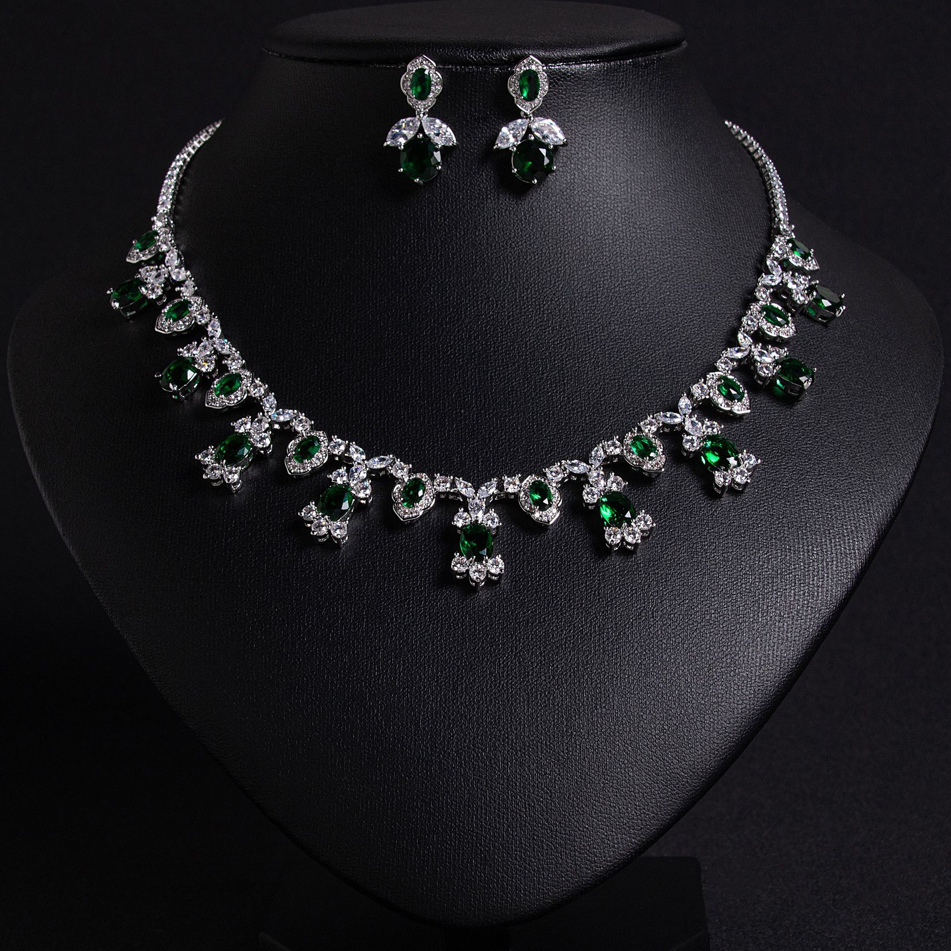 Comercio exterior europa y Estados Unidos boda boda collar de circonitas joyería de alta calidad collar de mujer pendientes de lujo y accesorios versátiles venta al por mayor gutisa joyería accesorios vestido de banquete joyería lytj30427 details Picture