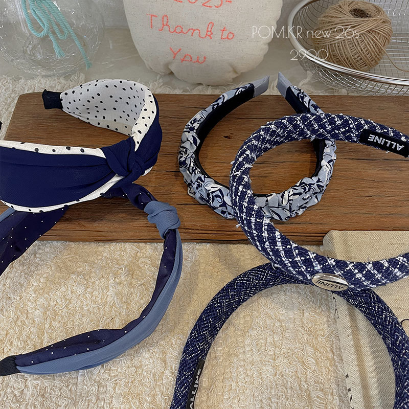Christmas hairband headwear, phoenix crown and red cape, hairband material, fashionable hairband, women's versatile hair accessory, bride's wedding headwear Application Scenario