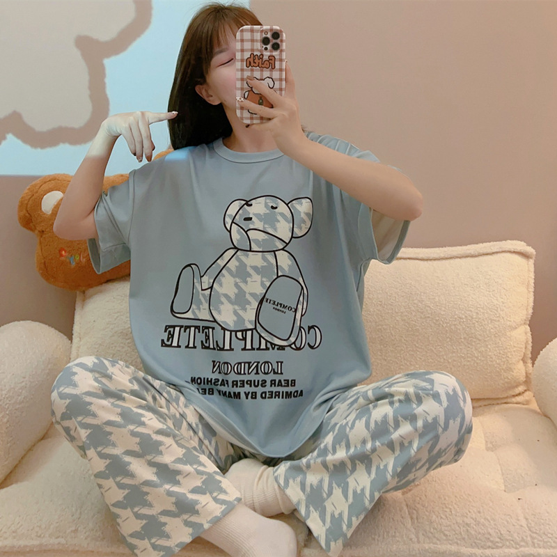 The manufacturer's best-selling summer new short-sleeved and long pants women's pajamas, cute cartoon Mickey Mouse spring and summer home wear set Application Scenario