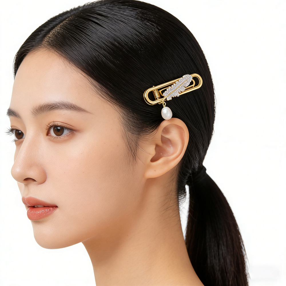 Hyacinth's fashionable and light luxury zircon high-end side clip, unique design freshwater pearl hair clip, headwear, and bangs clip for young girls details Picture