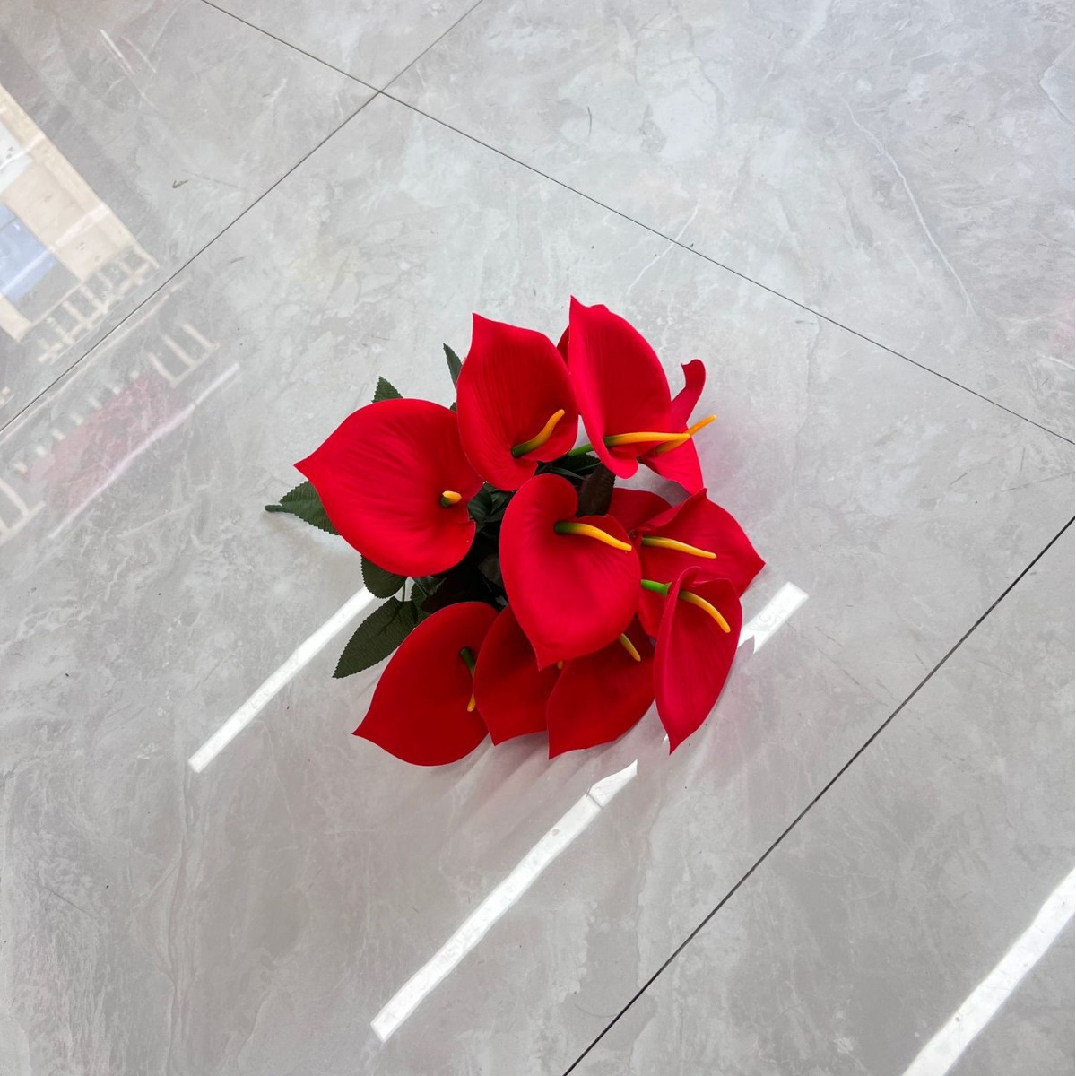 新款仿真12头绒布马蹄莲假花欧式家居客厅装饰室内外摆设绢花白底实物图