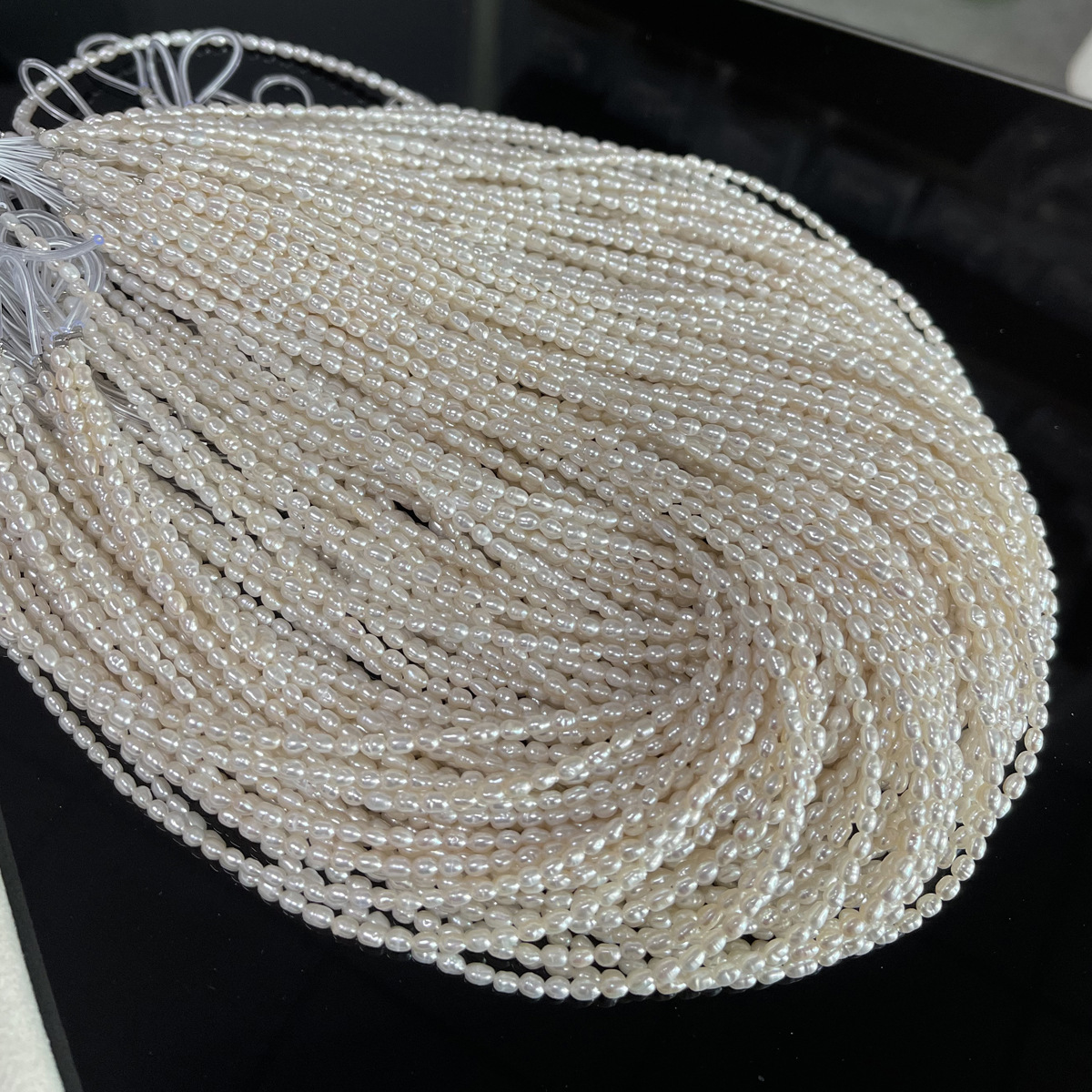 DIY semi-finished beads of 2-2.5mm3A ultra-fine pearl Aurora with a cool white light natural freshwater pearl Item Picture