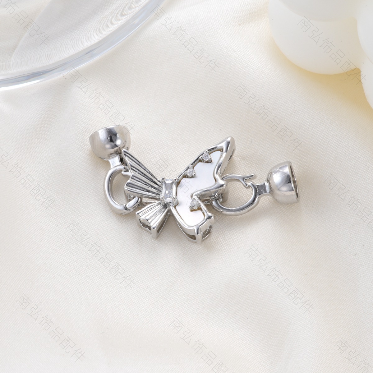Copper-plated 18k high color retention, zirconium-inlaid white shell butterfly pearl necklace clasp, light luxury DIY jewelry accessory Specification image