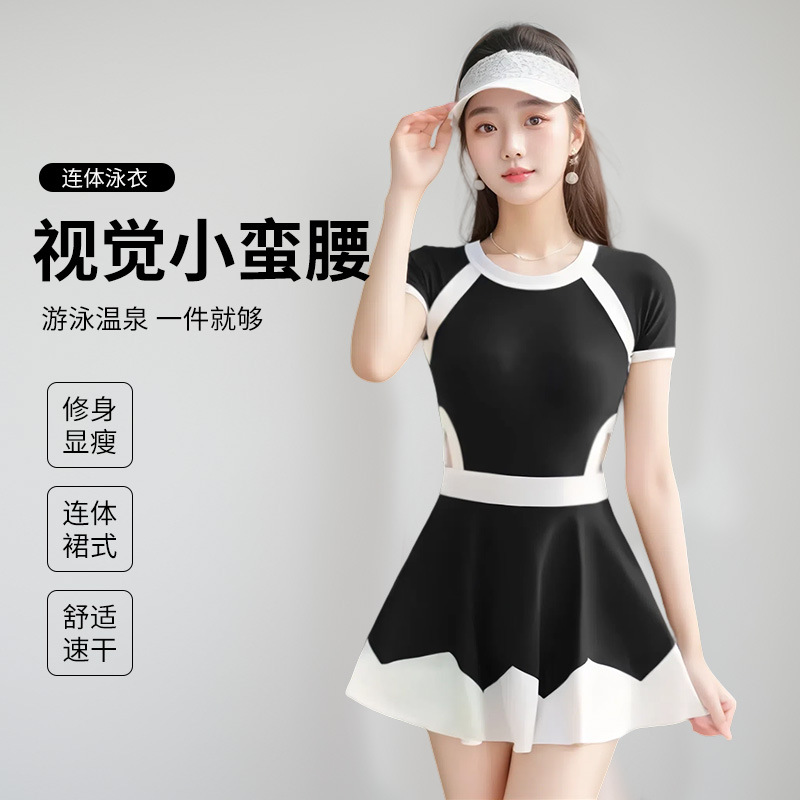 Green one-piece swimsuit models showcase long-sleeved, sexy backless sportswear for women. Summer sun protection fabric 107060 details Picture