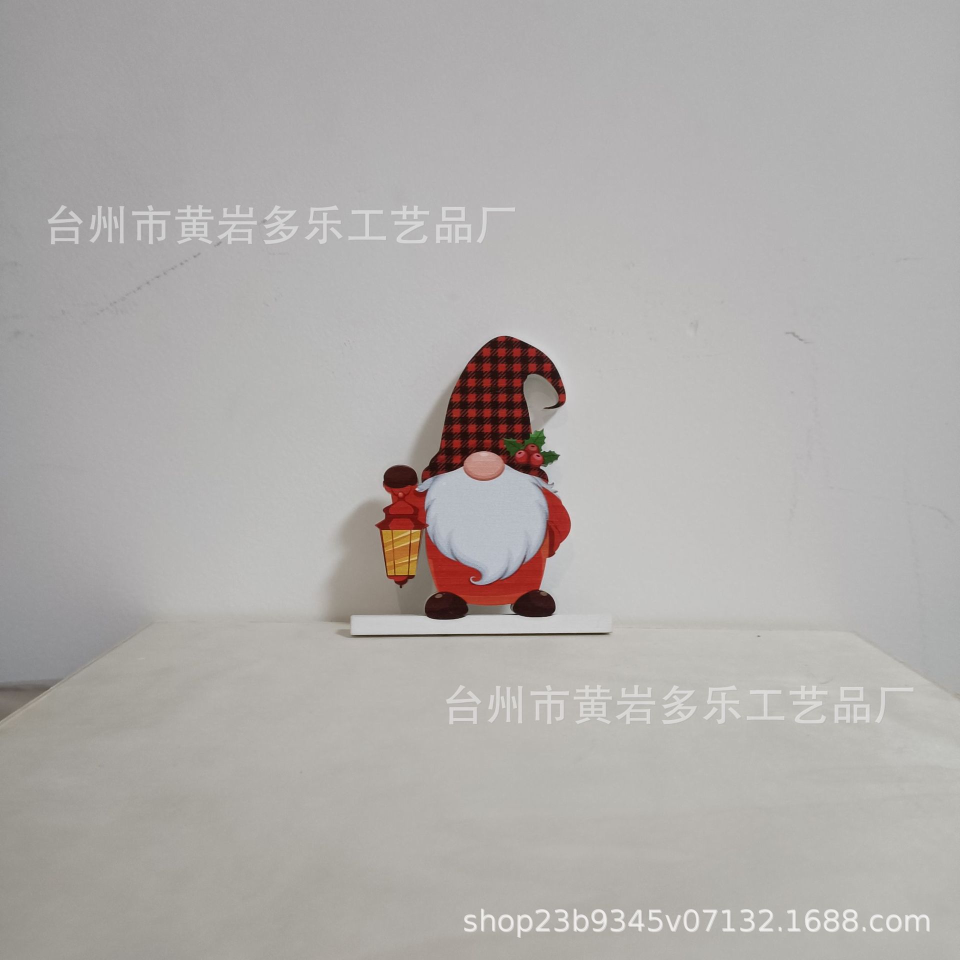 Christmas decoration fireplace hooks, simple wooden sock hooks, table ornaments and handicrafts Application Scenario