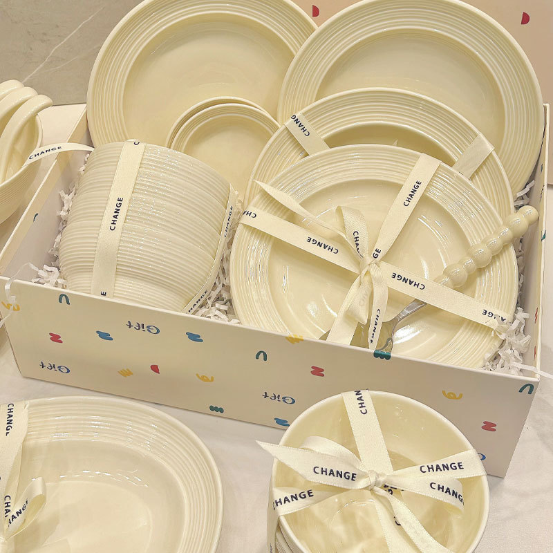 陶瓷饭碗奶呼呼盘子碗碟家用乔迁餐具奶油色碗筷釉下彩批发2024款