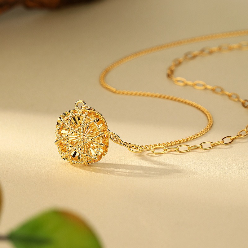 Golden copper gold-plated brushed sparkling cube sugar pendant necklace, light luxury and niche style cube sugar sand gold pendant necklace