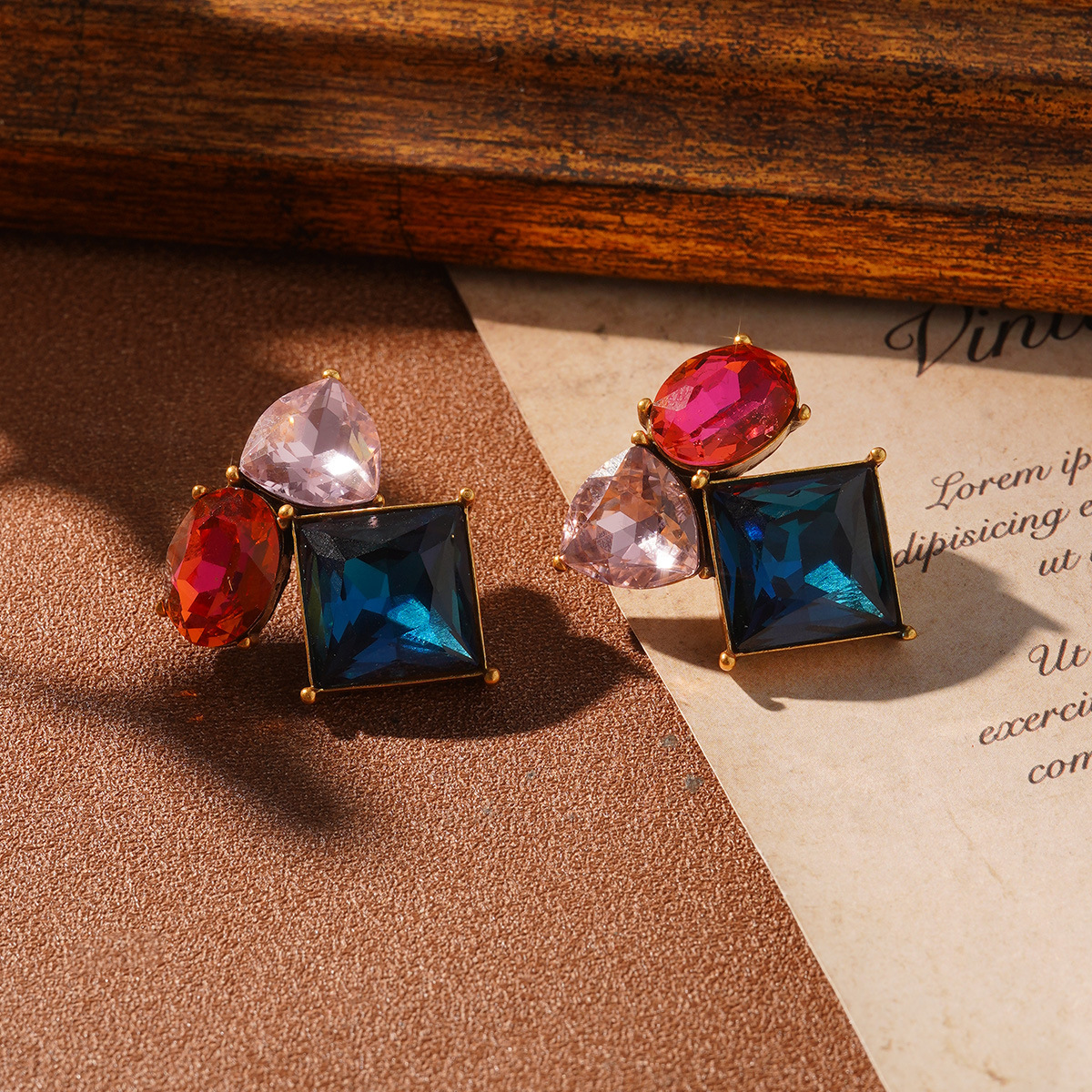 European and American mid-style rhombic stud earrings, French light luxury oval ring, high-end earrings, new niche design sense earrings Specification image