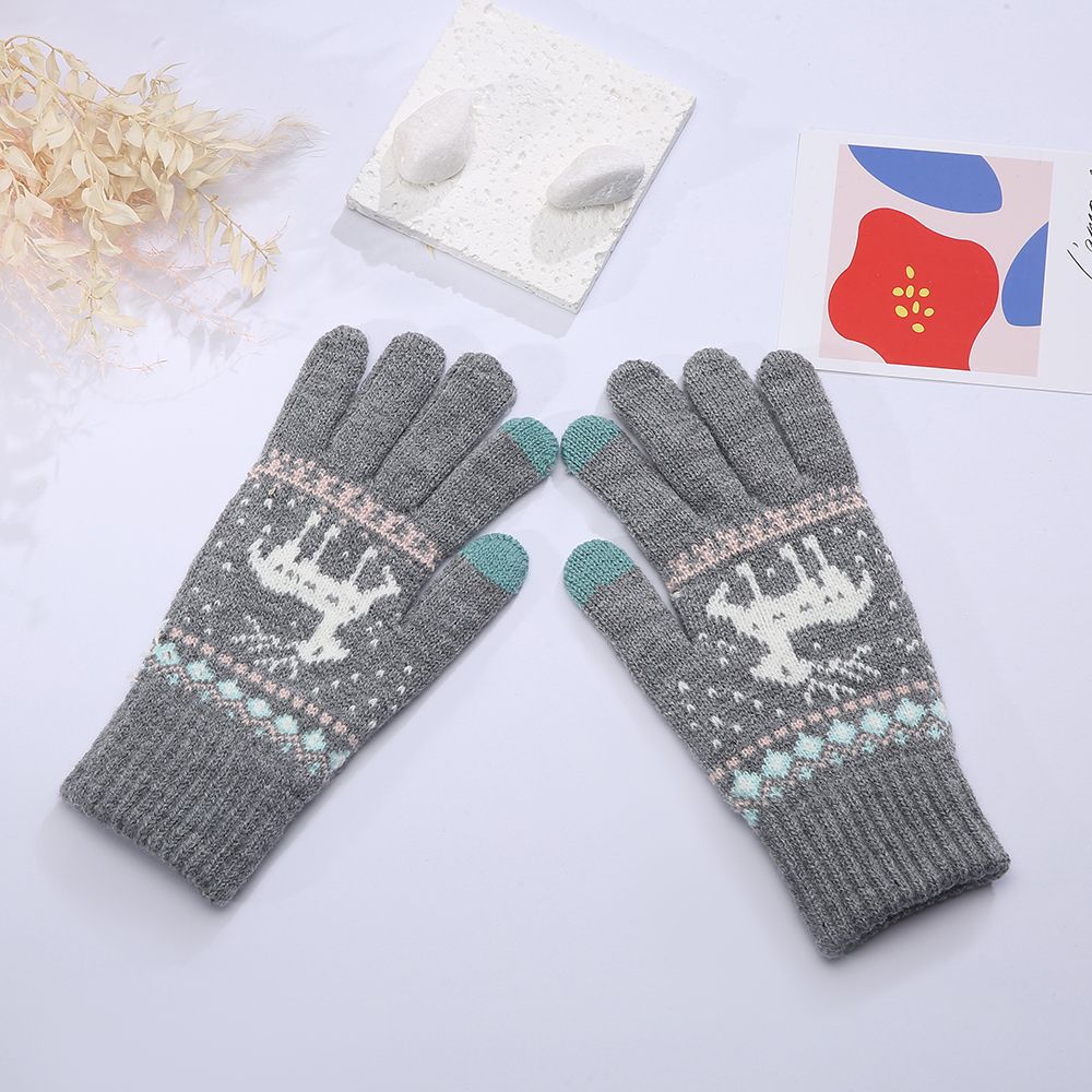 Knitted touch screen gloves, couple gloves for men and women, autumn and winter Korean version deer jacquard versatile cold-proof and warm cross-border gloves Application Scenario