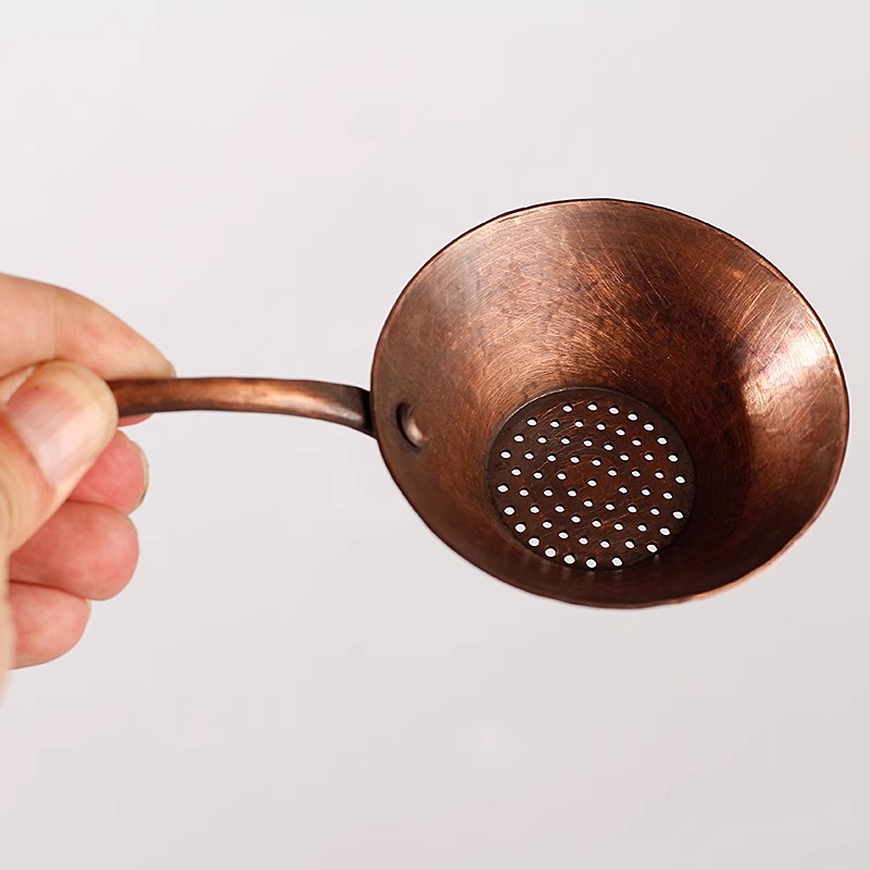Copper strainer, stainless steel filter screen, kitchen wonder, water-draining wonder, durable and rust-proof Application Scenario