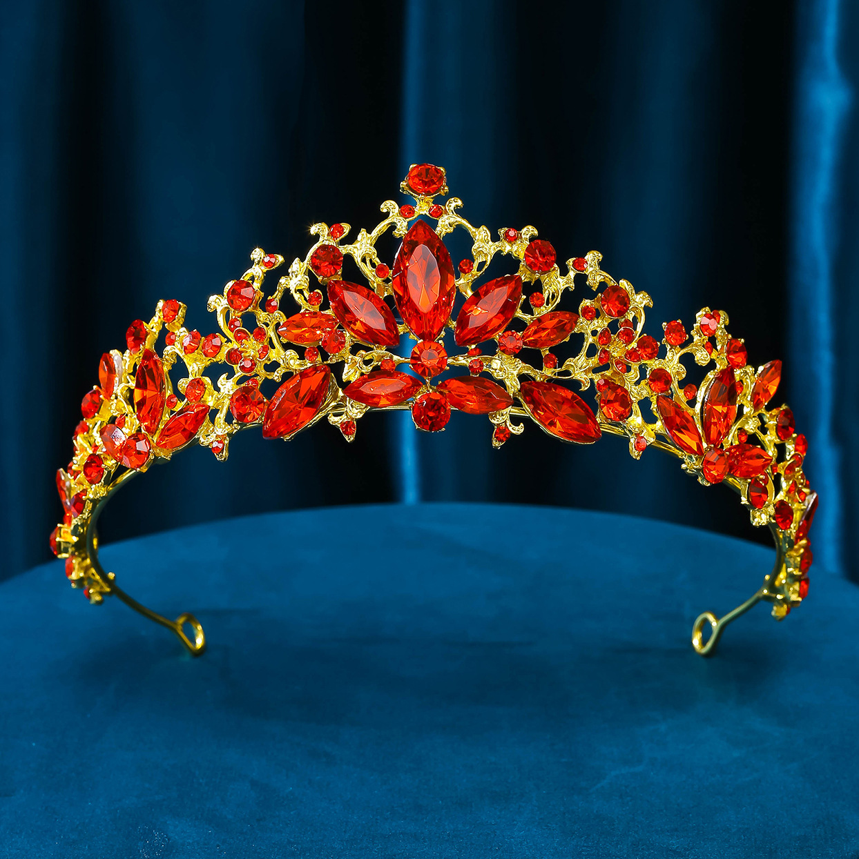 Chinese-style golden and red bride wedding toasting attire, accessories, Xiuhe headwear, luxurious princess bride crown