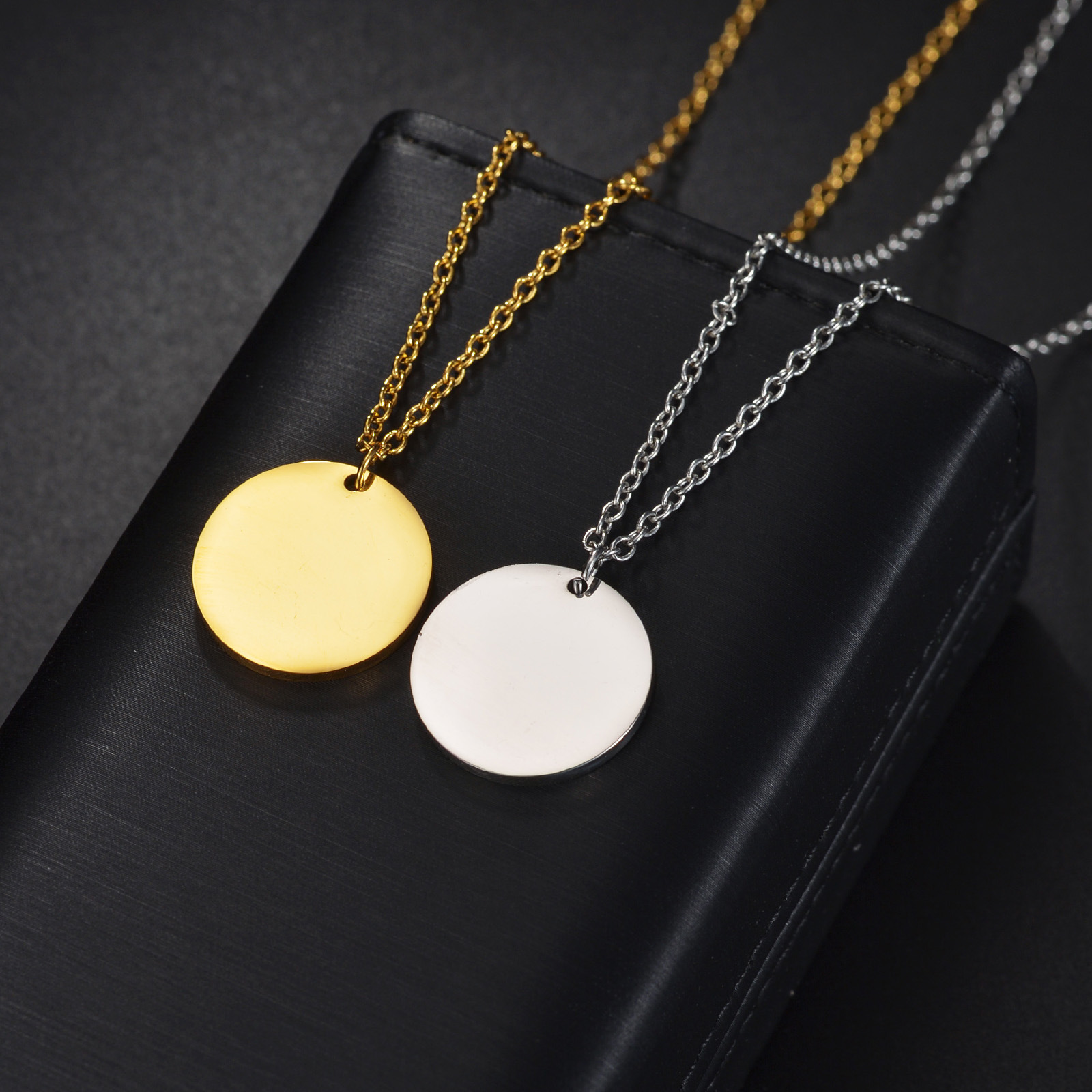 2024 European and American popular fashion simple pendant stainless steel O-shaped women's necklace with laser LOGO details Picture
