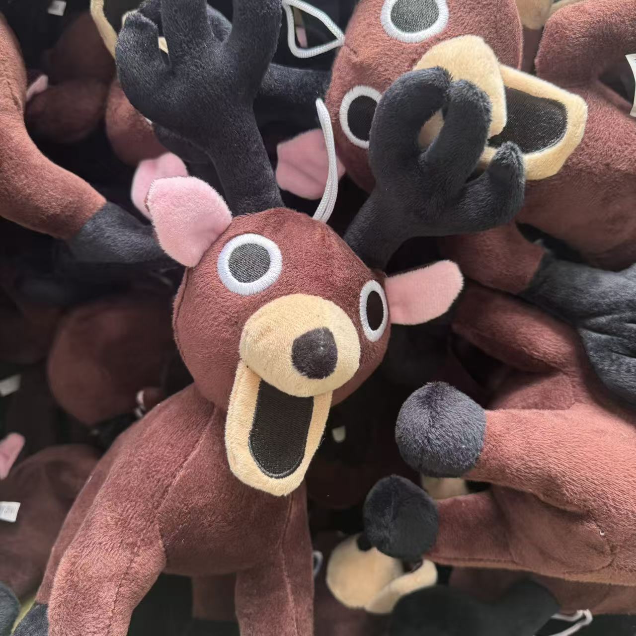 毛绒公仔、玩偶、娃娃实物图