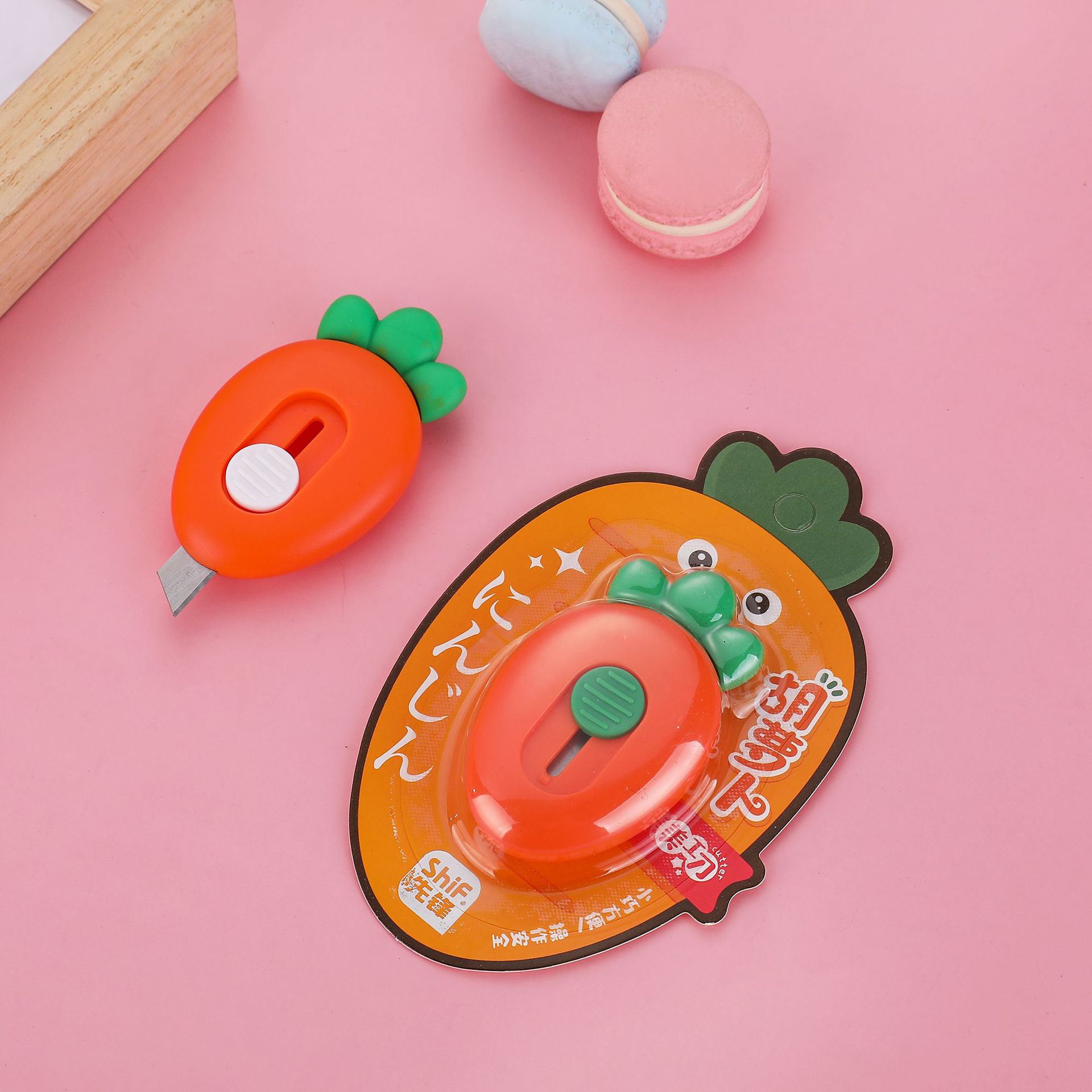 Pioneer 8146 Mini Carrot Utility Knife, portable tool for opening packages by express delivery, student paper cutting by hand, office Application Scenario