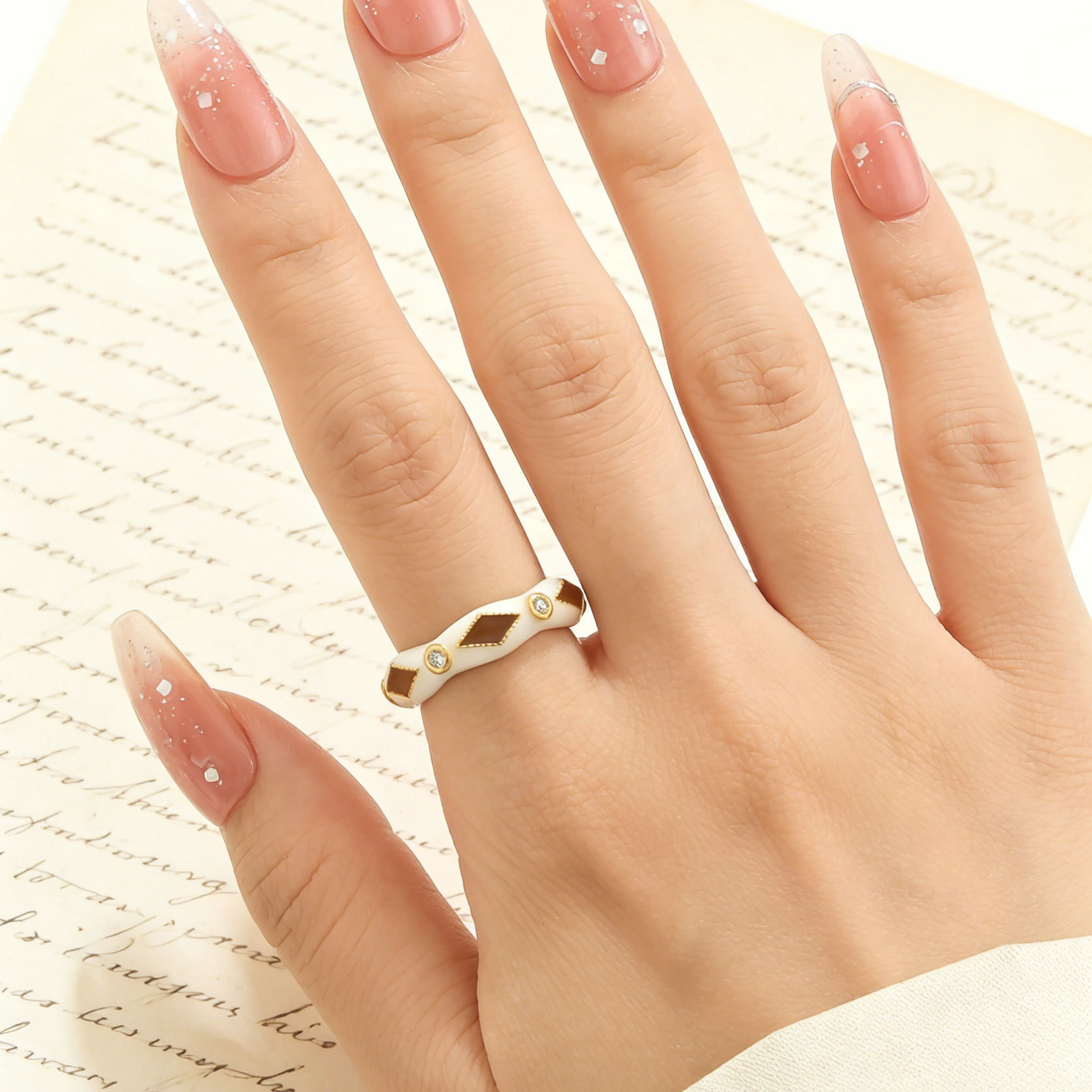 Light luxury and high-end enamel diamond-shaped open ring, copper alloy, real gold electroplated with zirconium, adjustable exquisite ring details Picture