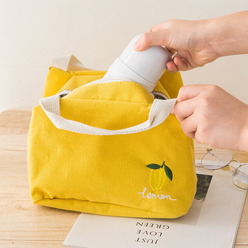 Insulated bag, thickened aluminum foil for warmth, lunch box bag, zipper strap, lunch bag, meal packaging, lunch box bag, bento bag, handbag Application Scenario