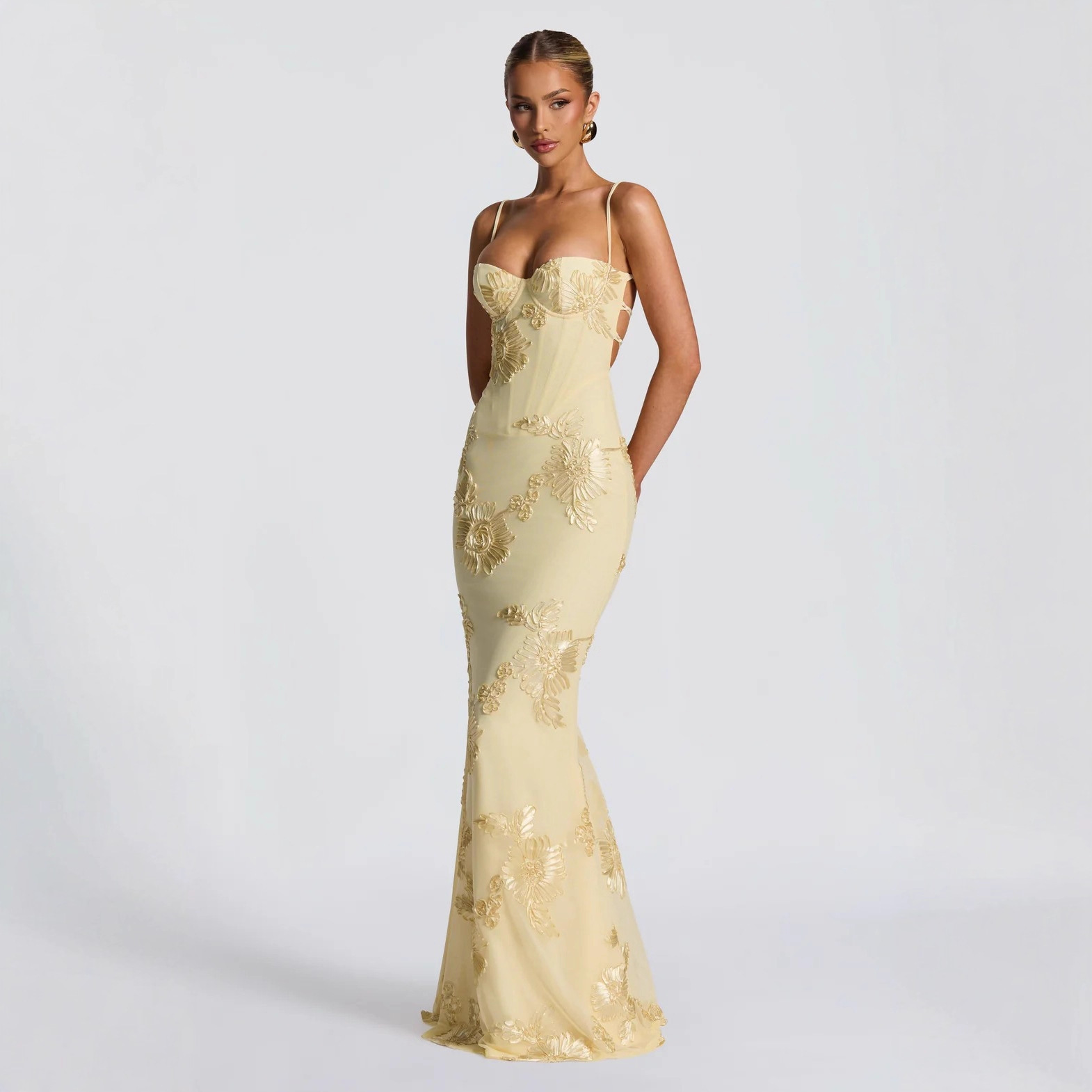 Flower-decorated evening dress for women's high-end banquets, elegant halter dress, slimming French backless solid color long dress full figure