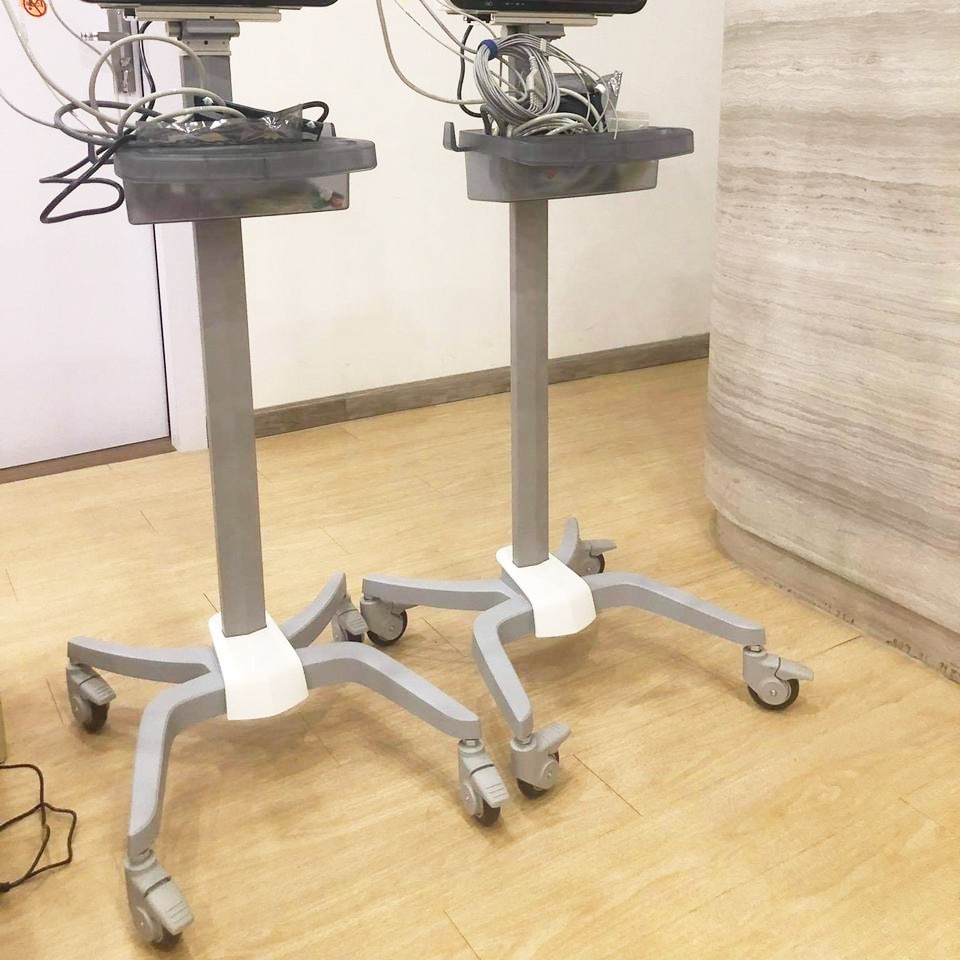 Cross-border exclusive monitor trolley, convenient for assembly, medical mobile small trolley stand, aluminum alloy medical trolley Application Scenario