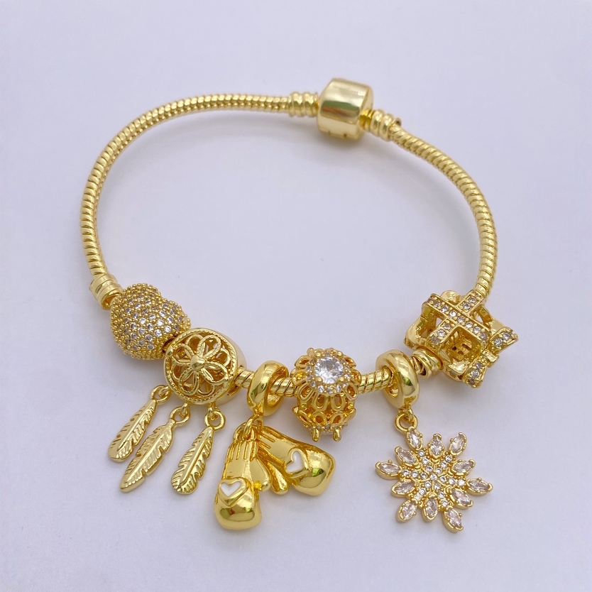 Cute and fashionable best-selling DIY gold-plated accessories such as bracelets, necklaces and pendants in the shape of small gloves Specification drawing