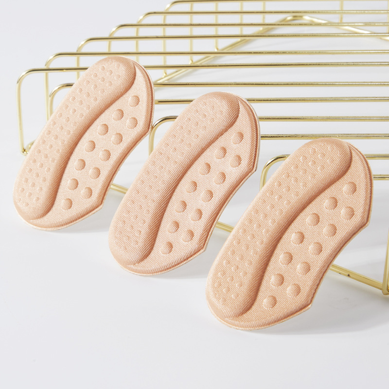 The heel patch on the back of sports shoes has been greatly reduced for both men's and women's shoes. It's a great tool to prevent heel dropping and rubbing. The shoe patch can adjust the shoe size by half a size Specification image