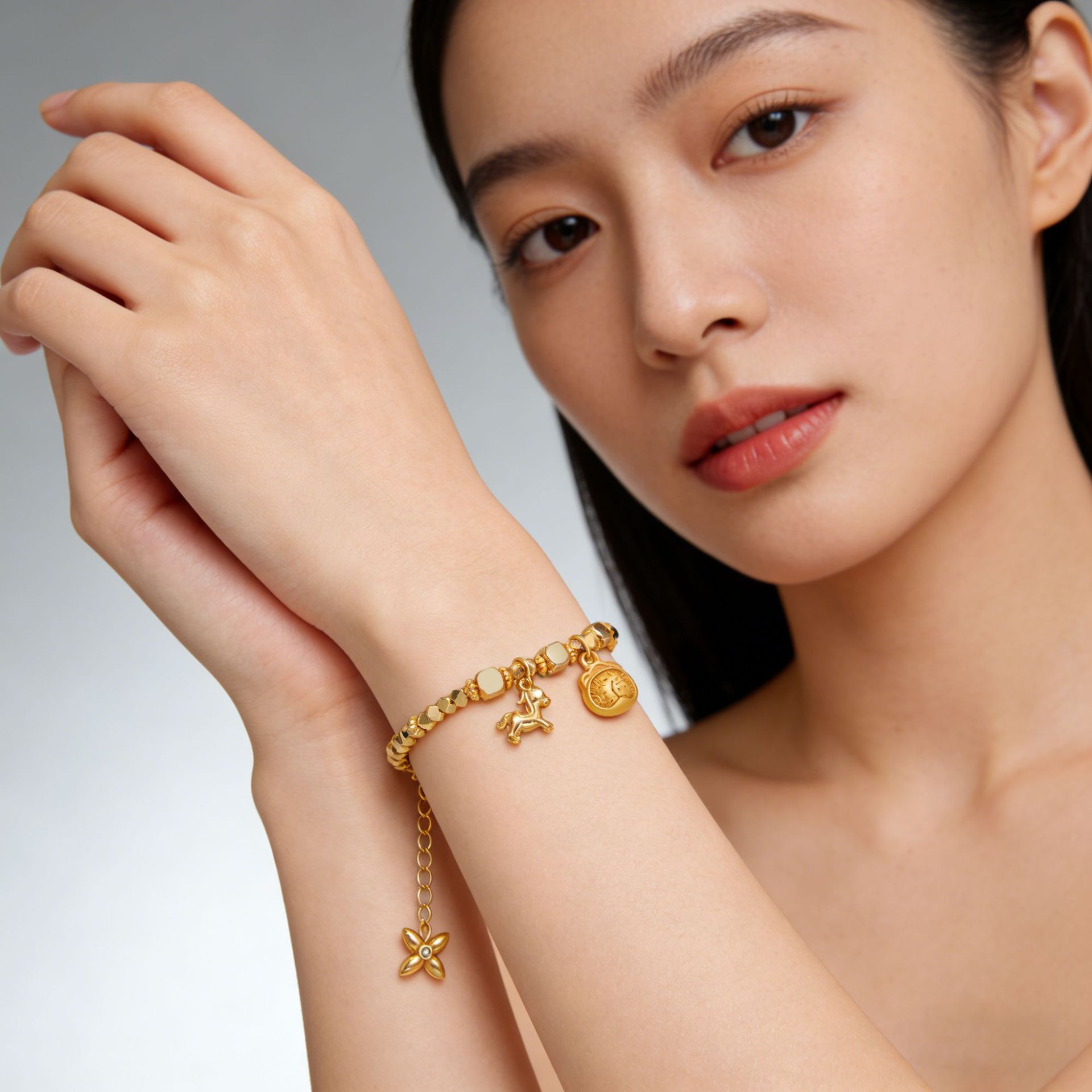 Hyacinth's traditional sand-gold lucky bag, little horse pendant bracelet, female Douyin bestseller, 2026 new trendy and high-end accessory Specification image