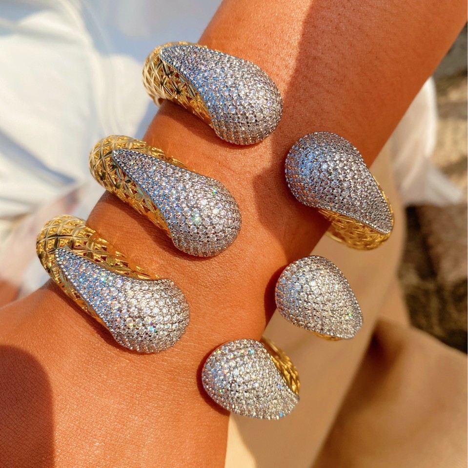 A popular European and American hollowed-out zircon elastic bracelet and ring with a two-color design, fashionable and individual accessory wholesale bestseller full figure