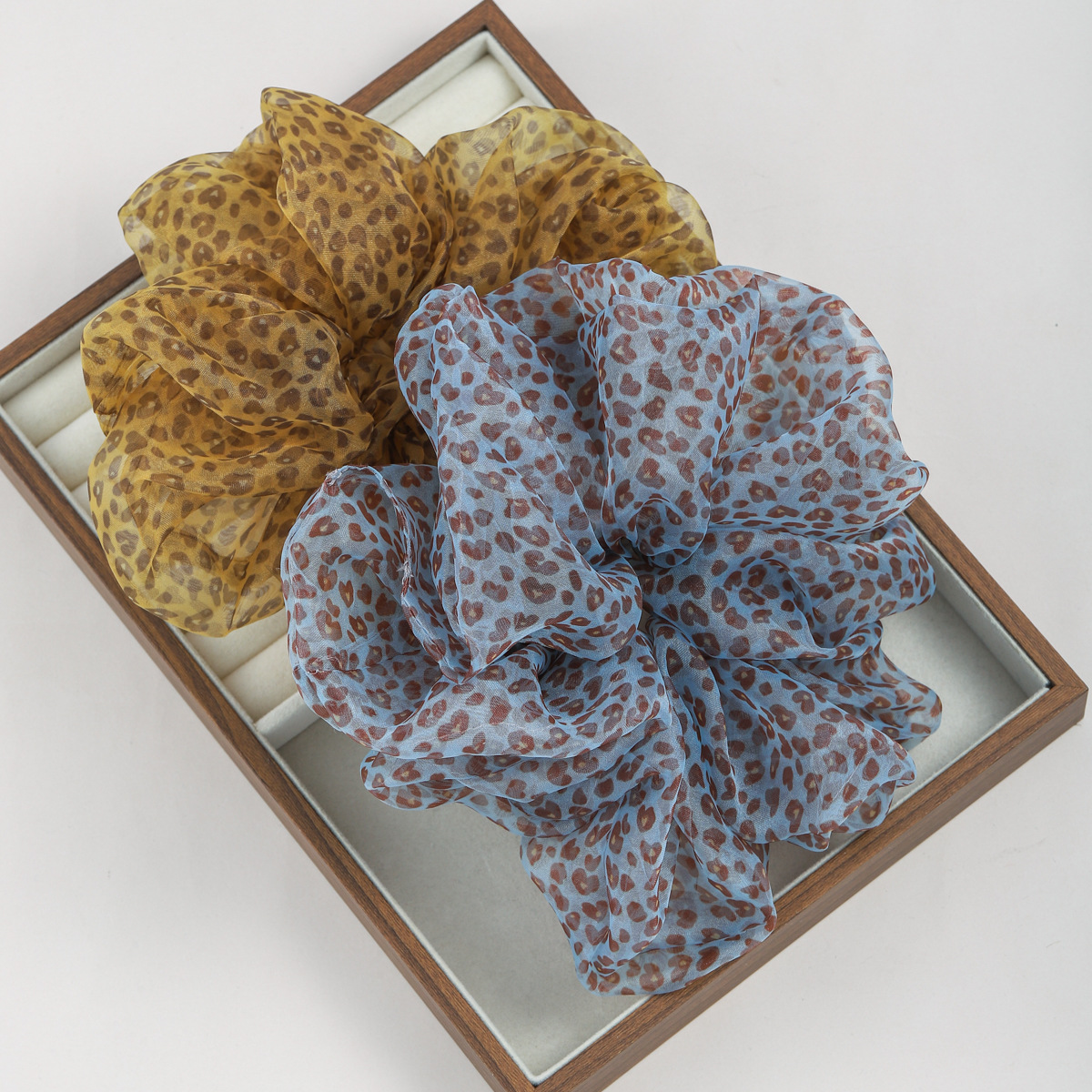 Large leopard print large intestine hair band, organza bun, sweet and cool, spicy girl hair tie, ponytail, flower hair accessory, no atmosphere details Picture