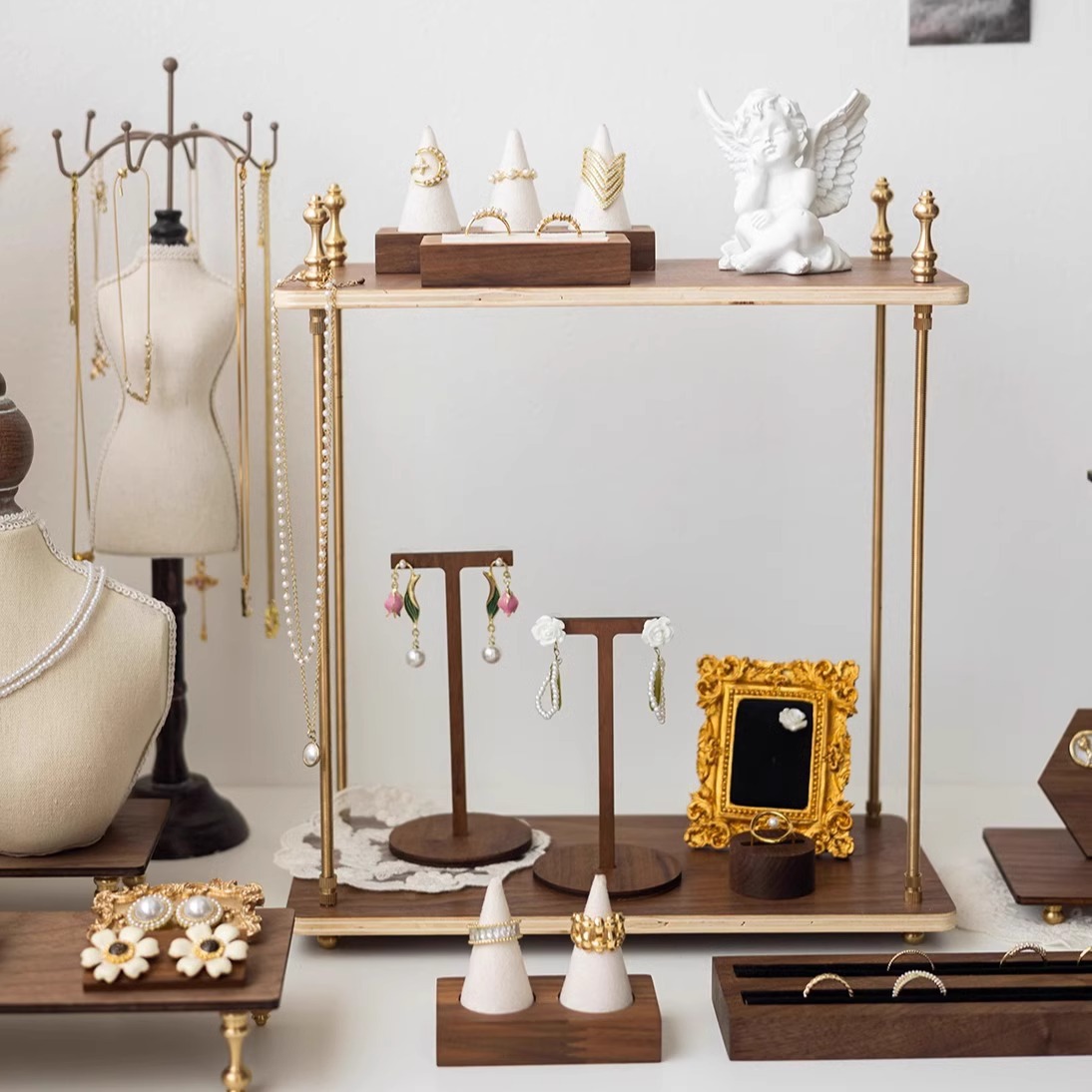 珠宝/锆石手镯/小猪佩奇手串/二代蜜蜡/珠宝首饰产品图