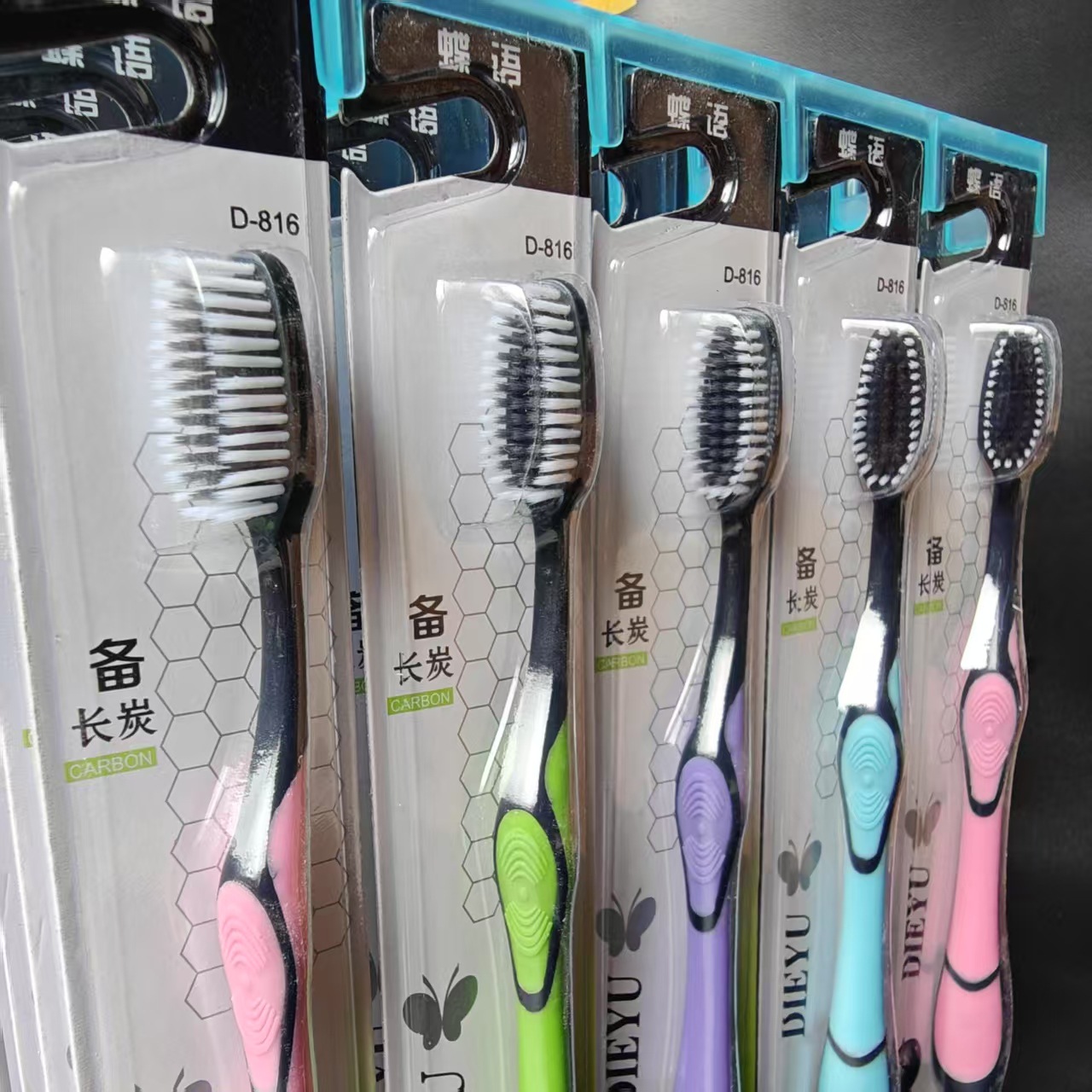 D-816 toothbrush, colored handle toothbrush, adult and student color-blocked soft bristle toothbrush, daily use, wholesale at 1 yuan Application Scenario
