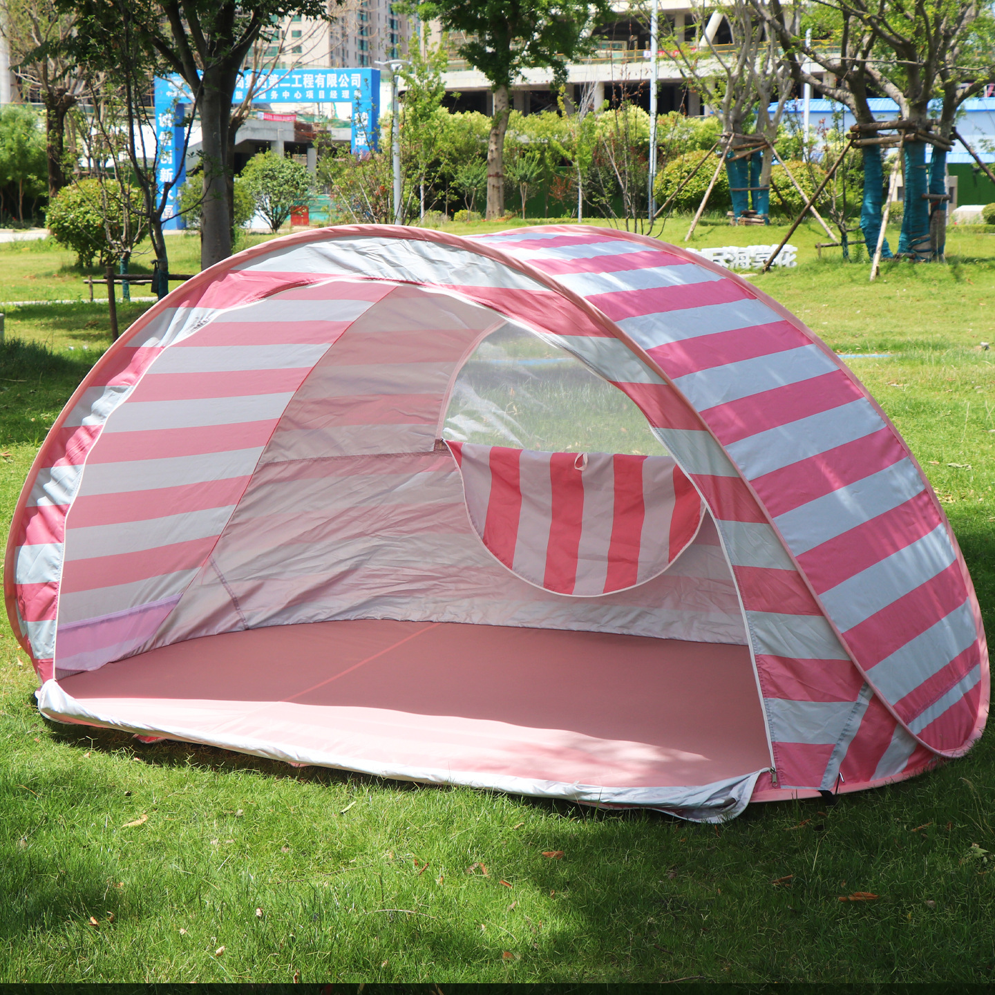 Popular outdoor camping folding portable spring outing, summer sun protection, thickened children's beach and seaside game house Application Scenario