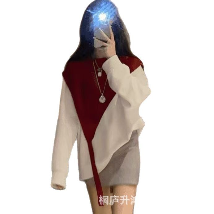 One-piece consignment for the new Spring/Summer 2025 collection, featuring a shawl knitted top paired with a small waistcoat, a Korean-style design triangle vest for women to layer and pair with black street wholesale Item Picture