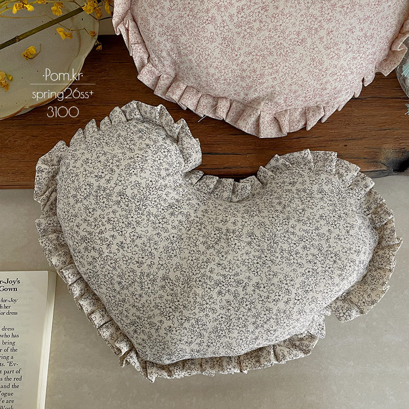 Spring new Korean-style small floral heart-shaped pillow, children's ins style comfortable baby pillow, room decoration details Picture
