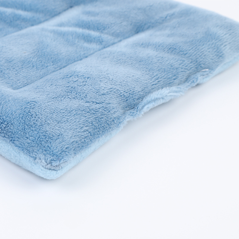 The hot compress neck pillow, filled with flaxseed, can be heated in the microwave. It is comfortable, breathable and fits the neck well. The large shoulder pillow is suitable for shoulder and neck therapy Application Scenario