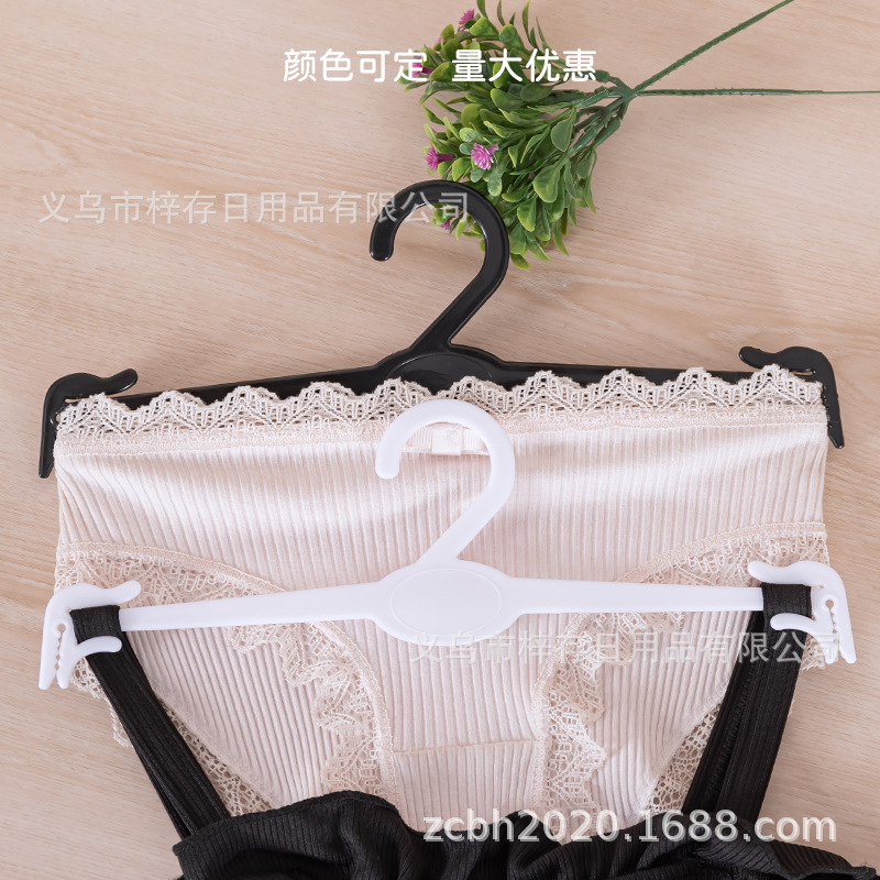 Inner hangers, plastic bra hangers, clothing store display underwear hangers, practical, fashionable and simple, supermarket special wholesale Application Scenario