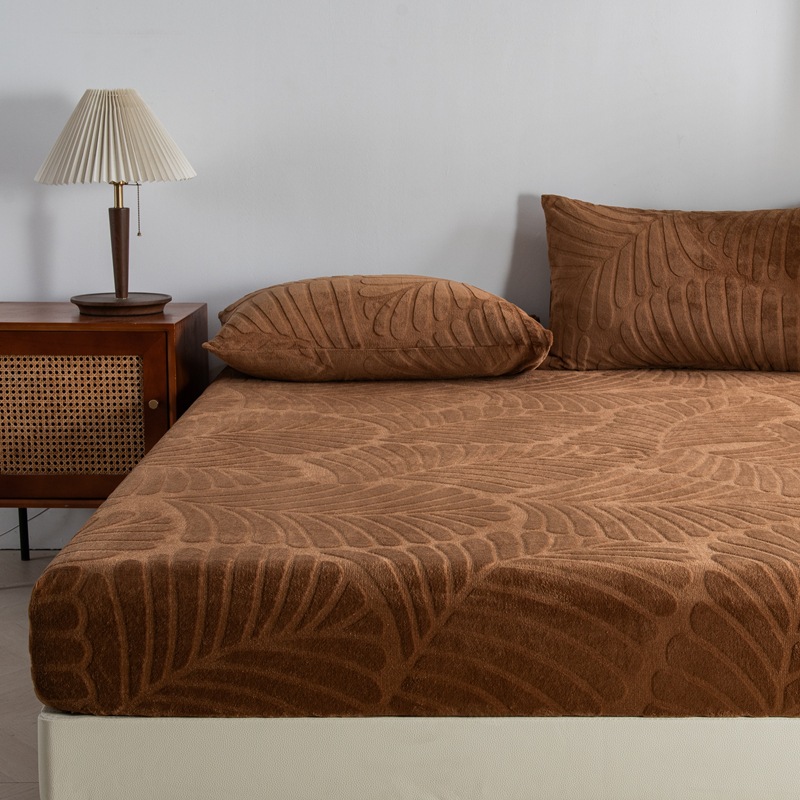 The 2025 new warm fleece dense carved milk fleece mattress cover is a cross-border popular bestseller and a mattress protection cover Specification image